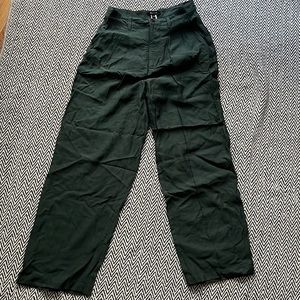 Madewell NWT size 2 pleated pants in dark green